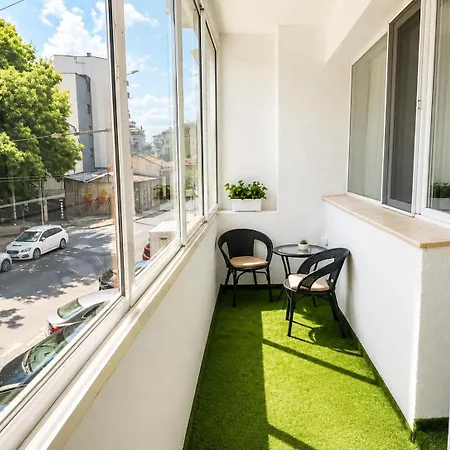Апартаменты Pop Art Urban Oasis